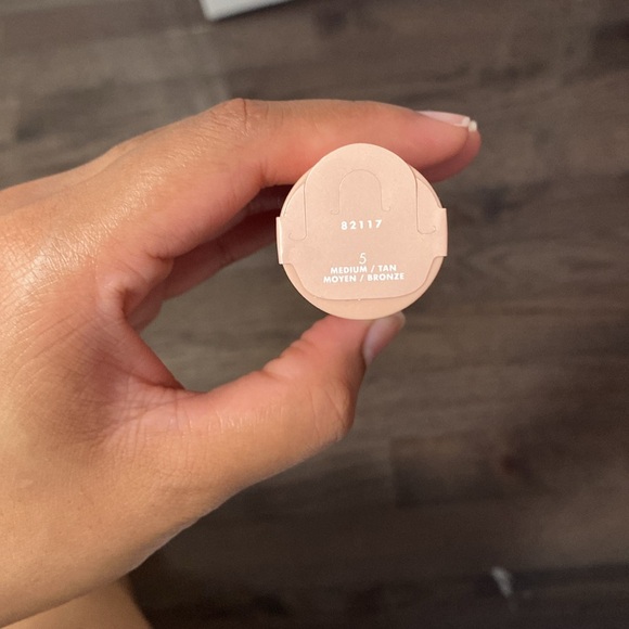 New Elf Halo Glow in shade 5 - Medium/Tan - Picture 2 of 2